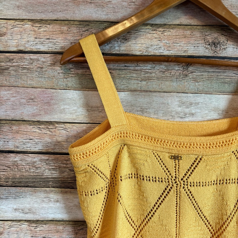 St. John Sport Women's Yellow 100% Wool Scalloped Hem Crochet Shell Tank Medium - Picture 6 of 8